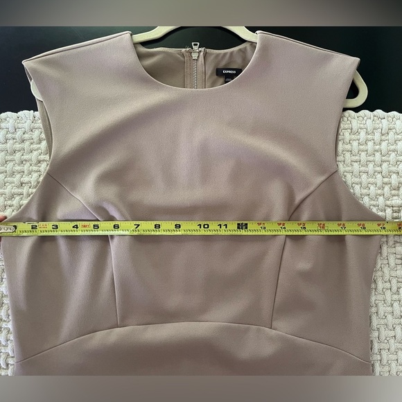 NWOT Express Crew Neck Cap Sleeve Back Zipper Midi Sheath Dress - Picture 5 of 6
